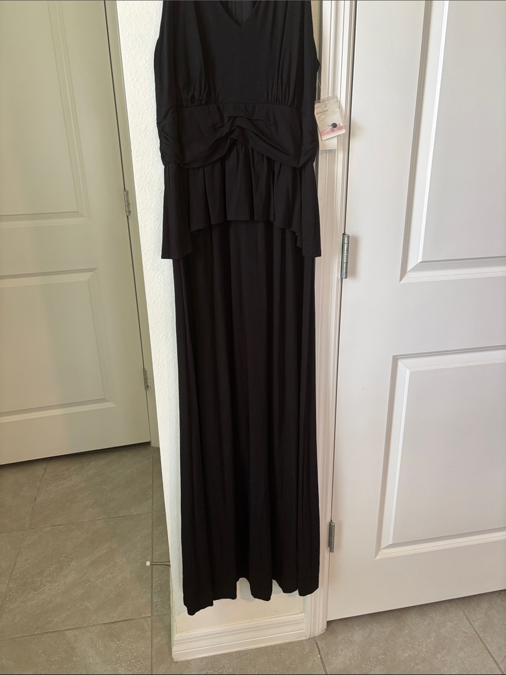 Sleek Black Sleeveless Maxi Dress with Peplum Detail - Picture 3 of 5